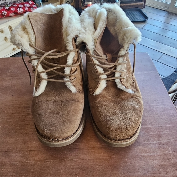 UGG Fleece Lined Bootie Size 8 - Picture 7 of 10